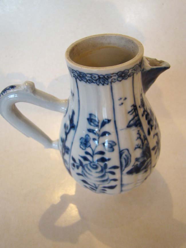 An attractive 18th century fluted baluster form Chinese Export Porcelain cream jug — image 3